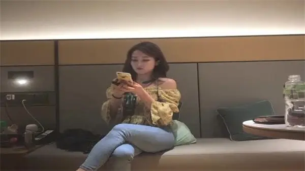 偷拍实录：巨根狂魔重金约炮 苗条巨乳御姐遭狠操到高潮喷汁