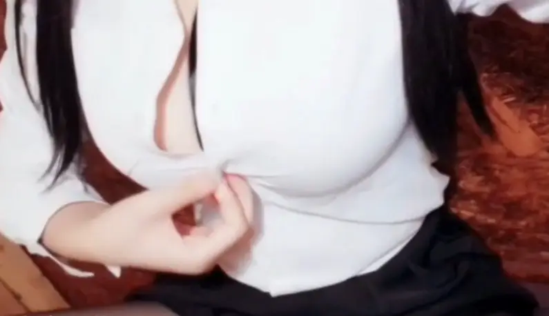 2018年末极品女神~秘书套装爆乳诱惑!!