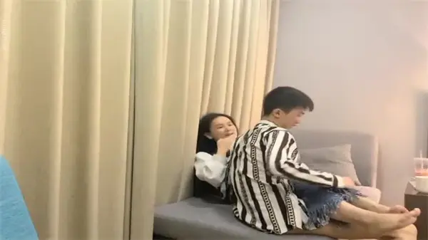 街拍实录·天价包养九头身美腿骨感欲女·极品白虎穴征服实录