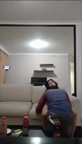 风骚变性人长期饥渴，渴望男同粗暴插入，却无人问津！