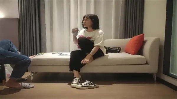 乖乖女约炮脱衣惊现满身纹身！后入狂抽猛操激烈撞击，高潮淫荡表情一览无遗