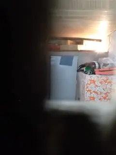 晚上无聊城中村出租屋趴窗口偷窥到两个身材不错的妹子洗澡特别是这眼镜妹身材太惹火了