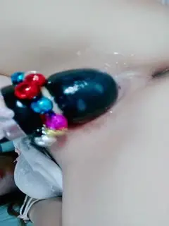 颜值不错骚气黄发少妇道具自慰近距离特写按摩器震动逼高潮出水呻吟娇喘很是诱惑喜欢不要错过