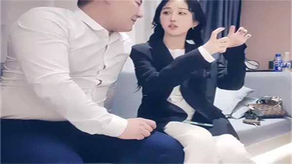 赵总约炮性感小姐姐，骚货自慰发浪求操