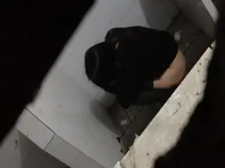 国产牛人的美女厕所偷拍
