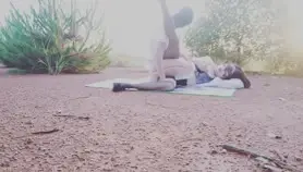 网路红人VV姐穿着黑色蕾丝裤袜高跟乡下田间啪