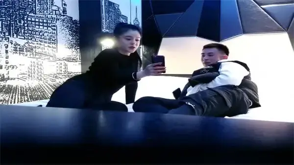 探花猎艳记：高颜值苗条娇娃豪乳荡漾，私密约炮实录