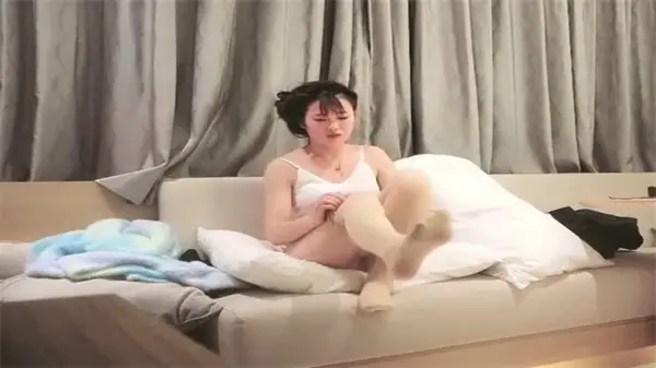 寻花偷拍：大屌魔人高价约炮肉丝苗条妹，全程高清记录！