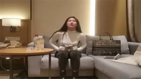 文轩探花 长发巨乳妹淫语挑逗 骚货自慰蜜穴汁水横流