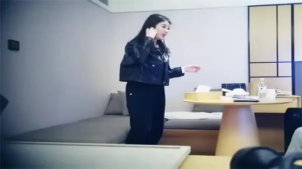 全国探花约白衣嫩肉妹，肉感爆棚激情狂啪