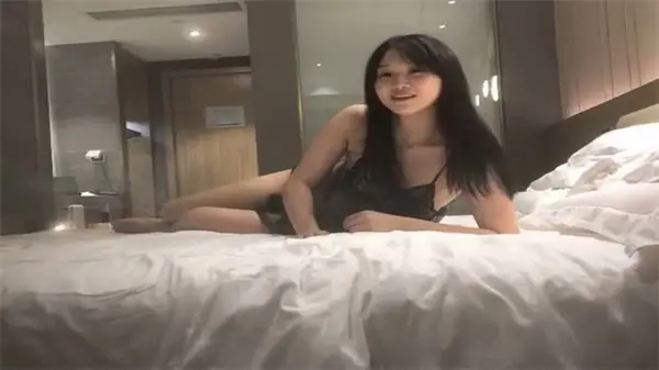 偷拍寻花-土豪高价约情趣内衣甜妹，巨根狂插狠狠教她做人...