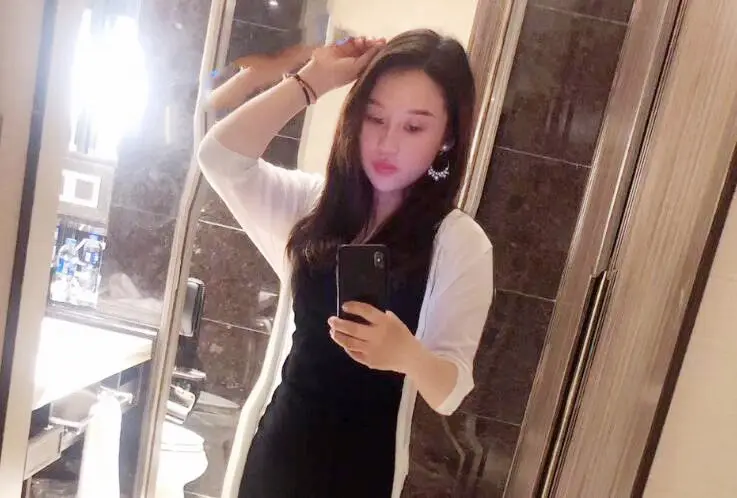 网友创作极品单身女神寂寞难耐闺房看动作片自慰高潮喷水来个爷们满足她插嘴插逼足交诱惑