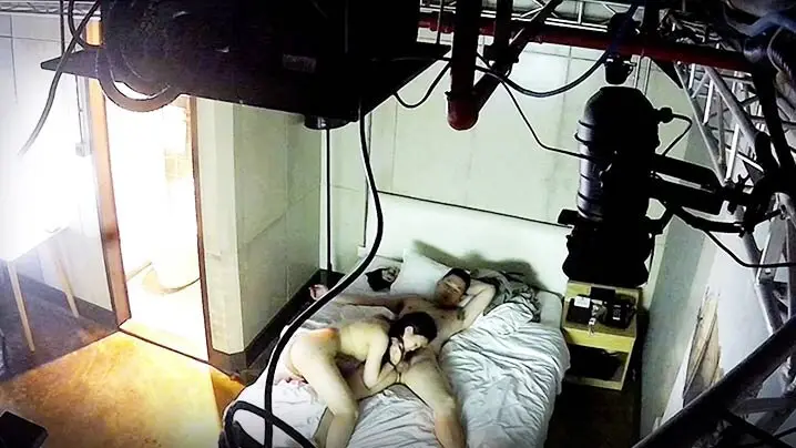 新流出！老台工业房偷拍：大屌猛男爆操眼镜反差婊 内射颜射