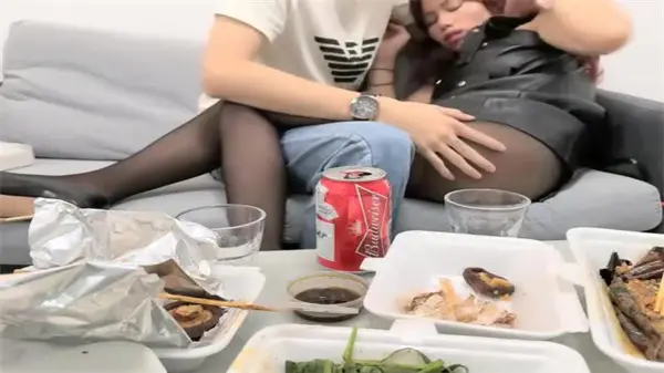 瘦猴哥专约良家小骚妇-第二弹 胯下激战浪叫声不断