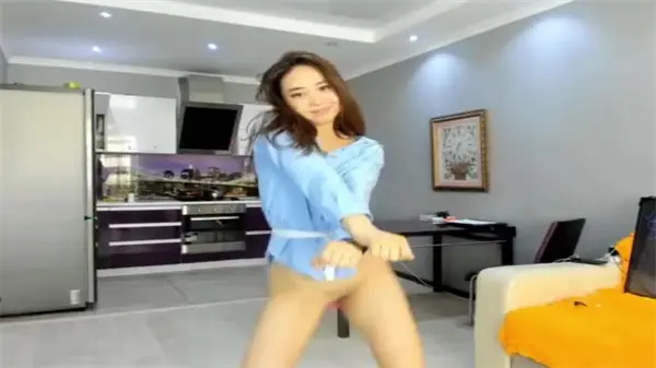 【店长私藏】双飞盛宴！Bella与Anna激情3P体验