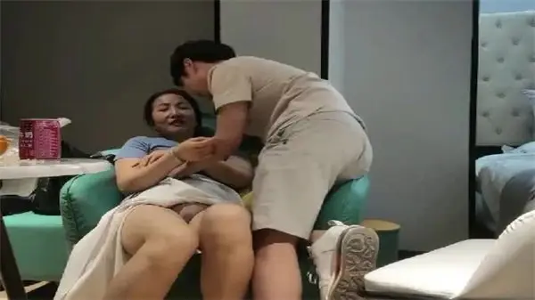 直击人妻素人私密邀约 欲女最爱床上功夫了得