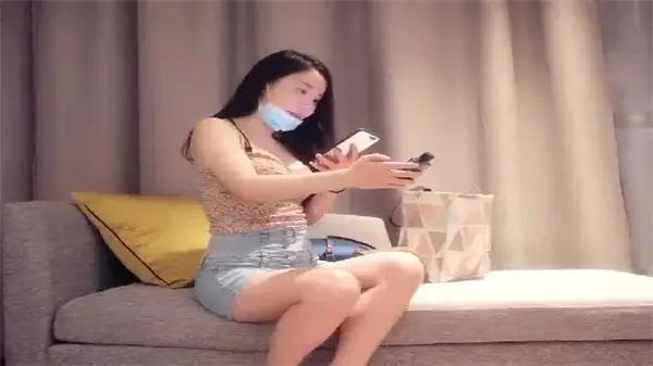 午夜寻花邂逅极品白皙巨乳长腿兼职外围，激情服务撩人心弦！
