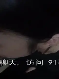 露脸小骚货认真仔细的口