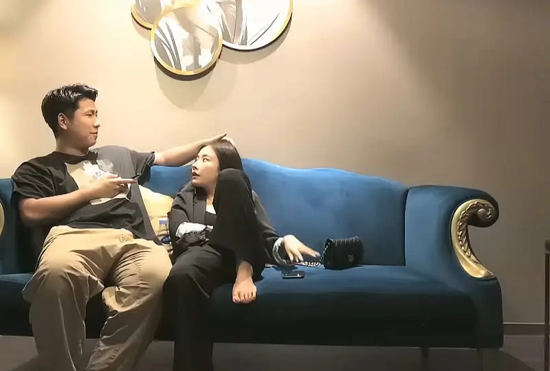 和性感大长 腿黑衣妹子 啪啪 ， 舌吻 摸逼调情有一手!