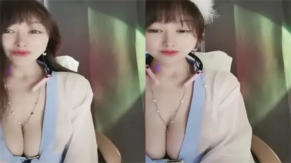 G奶女神舞柒热舞诱惑！多套性感服饰激情扭动，巨乳晃动腰肢摇曳让人血脉贲张！