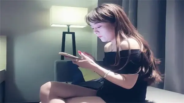 赵总包养高端外围甜美骚货，温柔女神跪舔伺候老板泄火