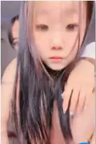 三大欲女共享假巨屌，轮流摩擦私处淫水狂喷！