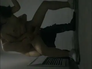 在楼道上爆艹小女友真骚，县口站着后入干的骚货直叫好爽