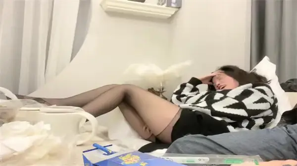 偷拍土豪高价约炮黑丝长腿御姐，高跟鞋激情狂操！