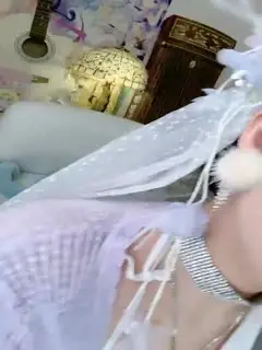 大红唇小姐姐新人下海！粉红色奶头美乳！_撩起短裙粉嫩小穴，自摸特写好多水，极度诱惑