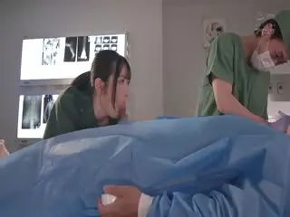 痴女护士铃乃宇都24小时贴身侍奉：见肉棒就狂舔，口爆内射随便玩！IPZZ-258