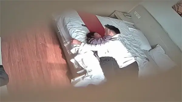 酒店偷拍精选主题：年度最欲小情侣缠绵实录，娇喘连连欲火焚身！