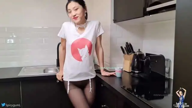 超骚货留学生『刘玥』趁老婆不在家约炮黑丝长腿美女#性交#挑逗#骚逼#射精