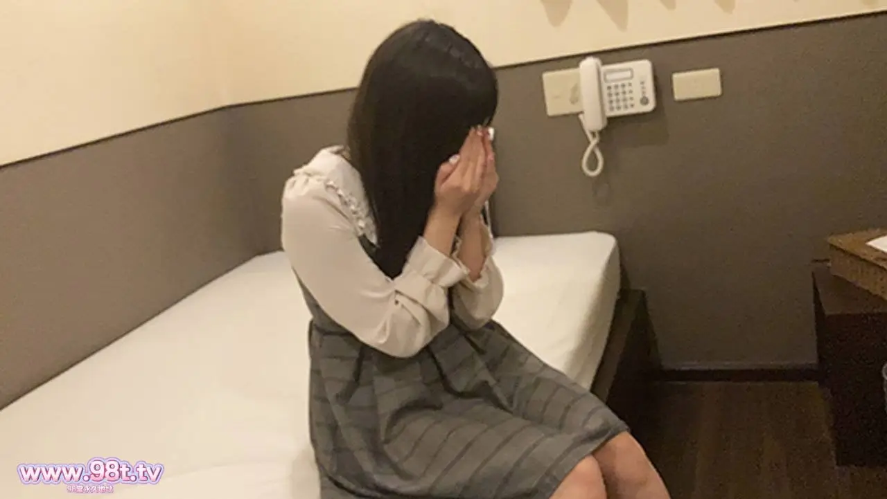 FC2PPV-4802619- りょうか20歳・顔射・生。なんでも言うことを聞く元メイドの量産型ぴえん系美容