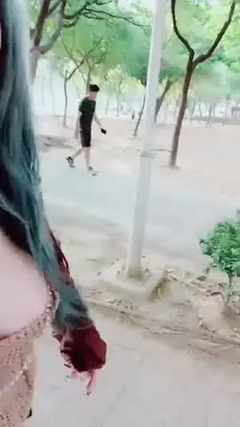 色胆包天的台妹~【超辣网红小婕】户外各种露出勾引路人~~超辣网红小婕 20221116-144958-140