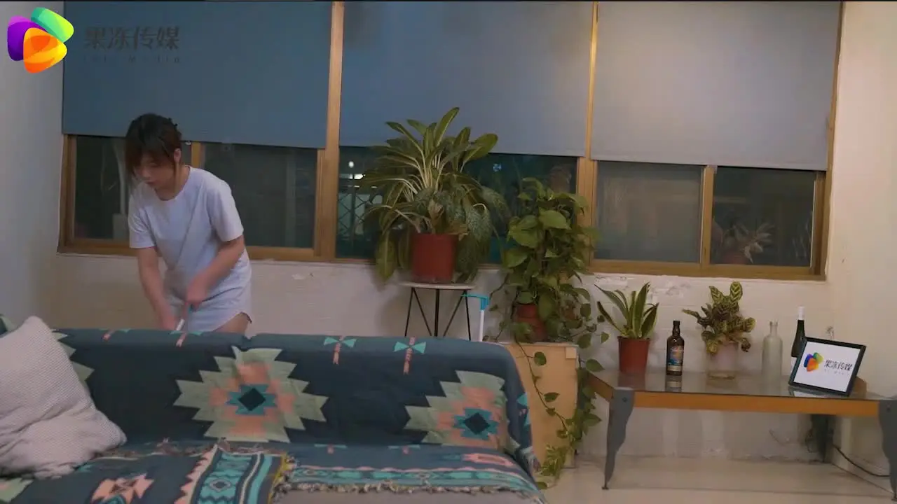 女友为保护欠债男友沦为玩物