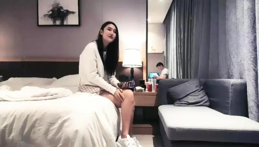 草莓修车—深夜场再来一场大长腿短裤妹子.mp