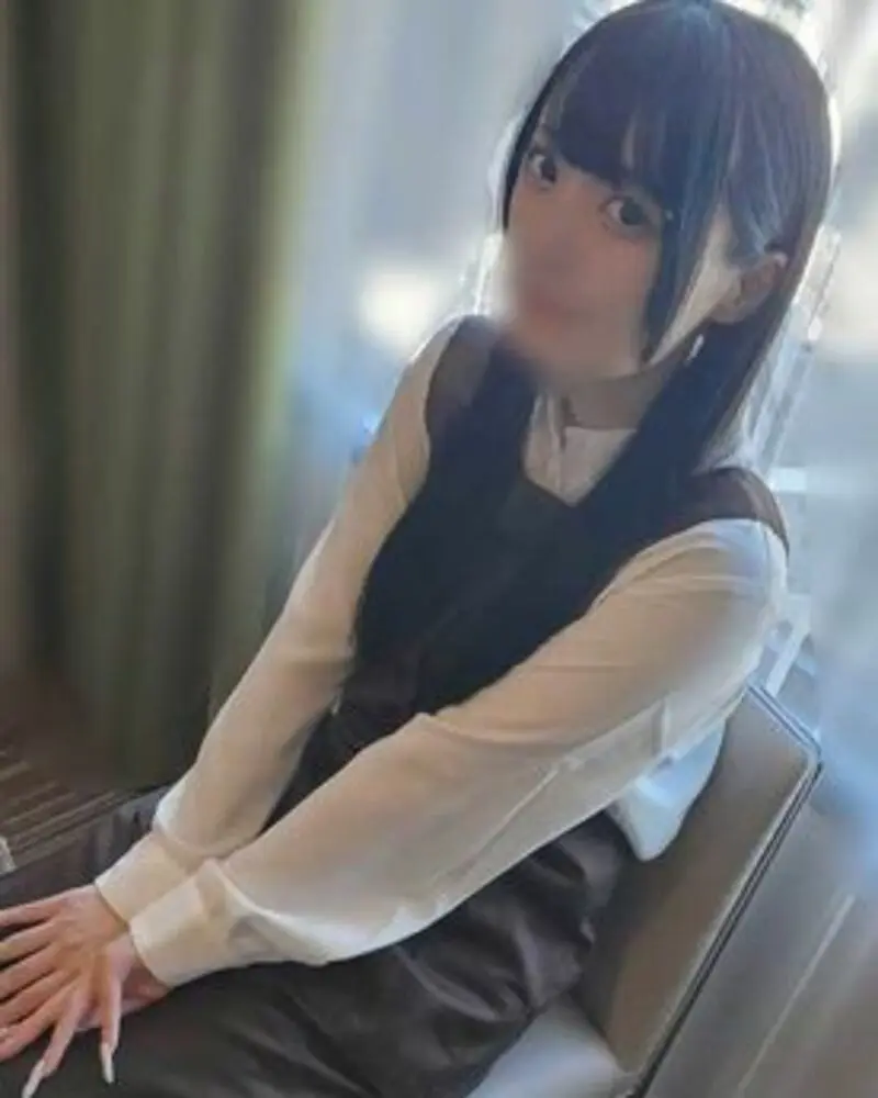 FC精品无码PPV_ろり巨乳の裏垢女子の表の顔はネイリストのインスタ女子巨根を美味しそうにフェラ