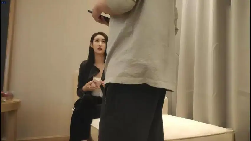 草莓修车—气质御姐换上空姐制服啪啪