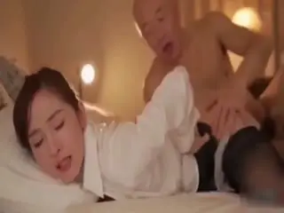 AI换脸明星-杨幂被老头下春药，强行插入！