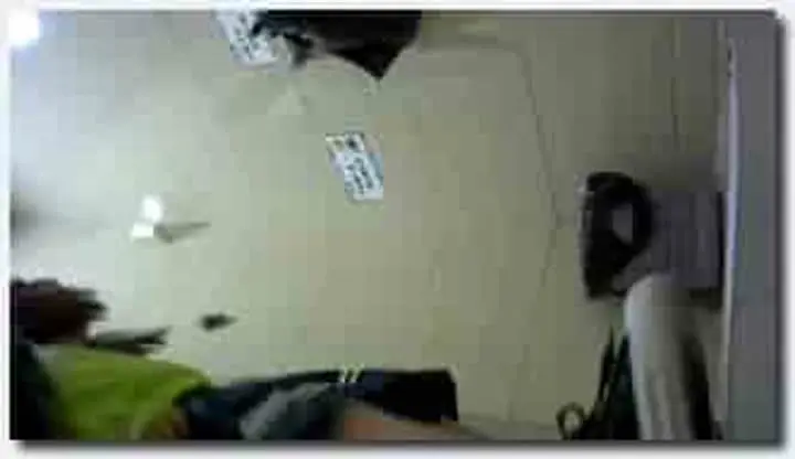 商场女厕偷拍 青春靓丽的小嫩妹 还是个白虎 new