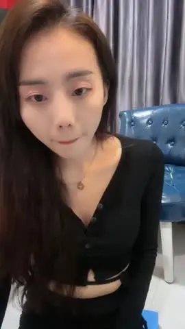 极品尤物性感女神！包臀裙顶级美腿！炮友激情操逼，按着头大屌插嘴，主动骑乘位一插到底，表情淫骚