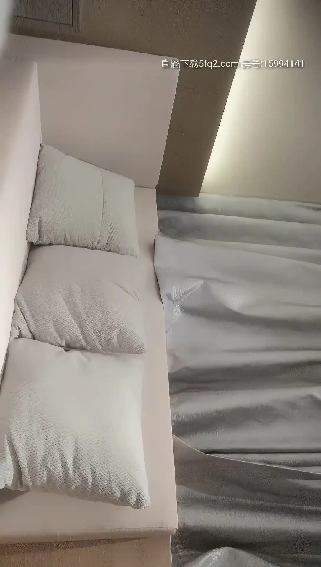 超人气高颜值萝莉美少女多乙最新流出精致俏脸白皙稚嫩胴体开腿待插性感小穴水嫩多汁请君享用