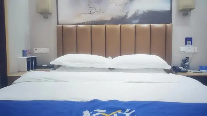 STP21968 18岁小萝莉 乖巧可爱 发育不错 阴毛又长又浓密 近景啪啪一脸陶醉 娇喘不断不可错过~STP21968