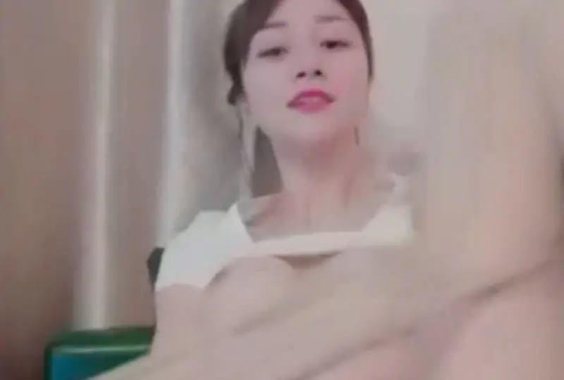 女神自慰摸逼