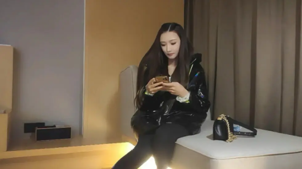 探花小哥约175CM的大长腿外围美女