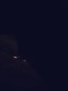 第一女探花户外勾搭炮友在路边还有行人的时候车震。
