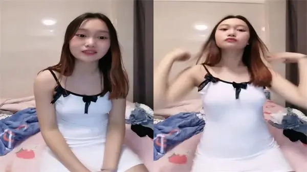苗窕大奶骚货淫声荡语撩骚互动掰穴扣逼道具玩弄无毛骚逼