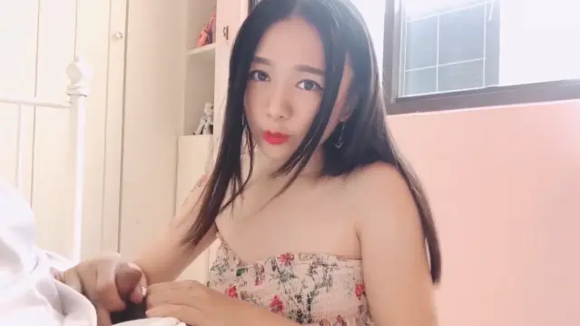 饥渴少妇随机抽取一名男子带回房间做爱...