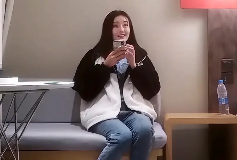 长像清纯的外围小美女，笑起来特别好看