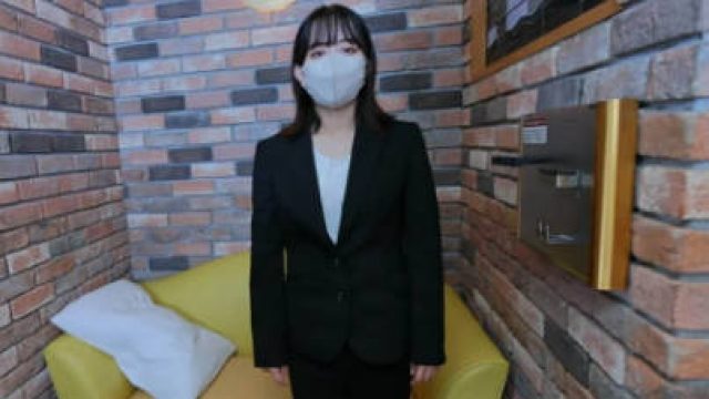 FC2PPV-4813109-看起来很严肃的荡妇直接从工作场所到情侣酒店